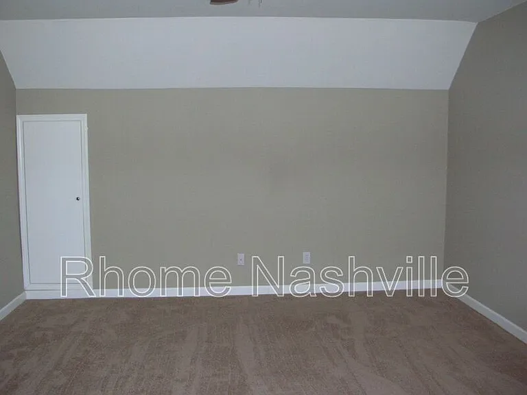 1019 Golf View Way — Photo 2