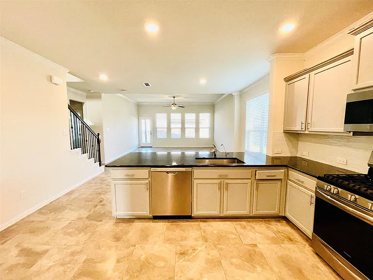 1915 Orchard Berry Ln — Photo 6