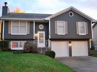 5209 NE 63rd St, Gladstone, MO 64119