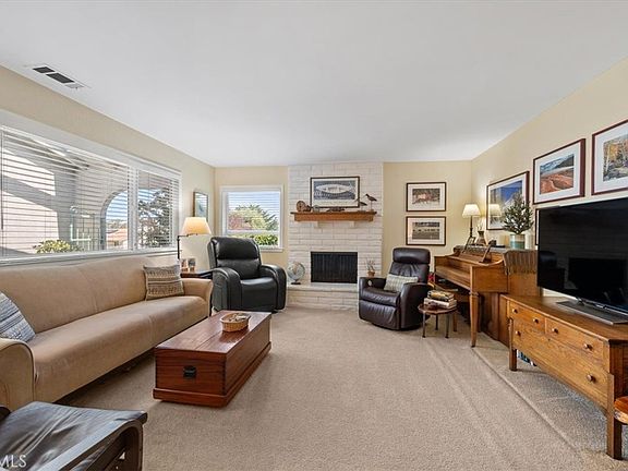 3rd image of 733 Mar Vista Dr