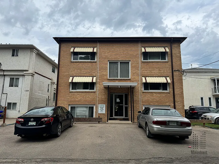 1322 College Dr — Photo 2