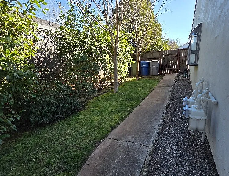604 Mormon St — Photo 15