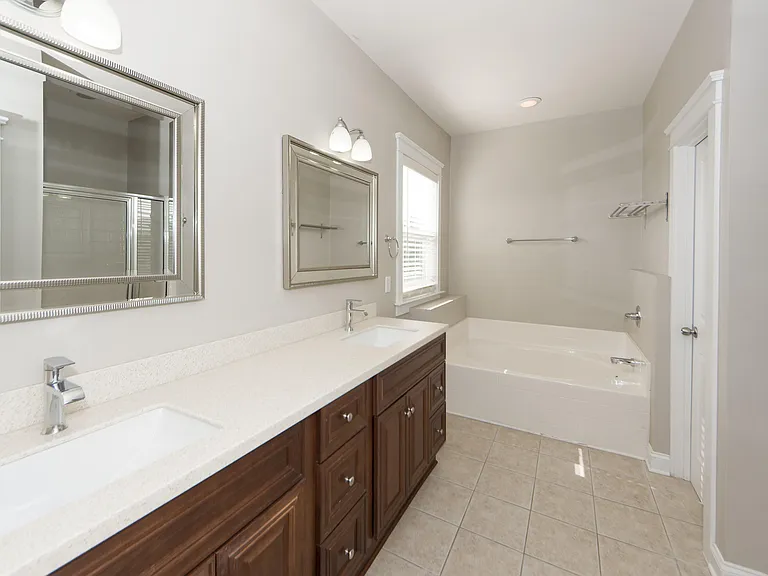 302 White Gables Dr — Photo 28