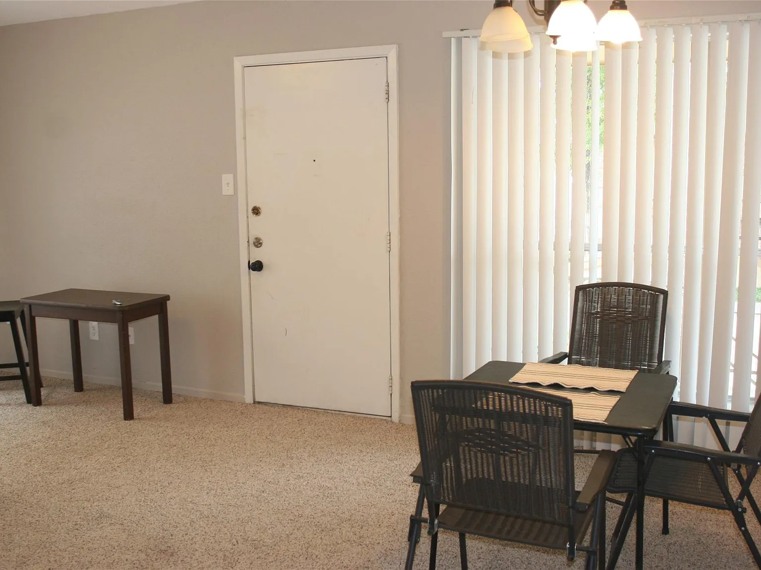 2 bed, 1.0 bath, 885 sqft, $1,025 — Photo 4