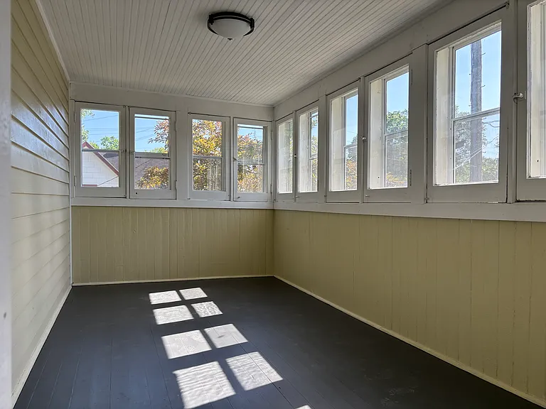 1702 Ferry St — Photo 10