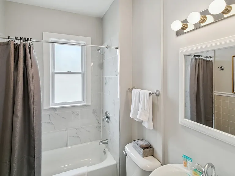 522 N Sheridan Rd #2 — Photo 35