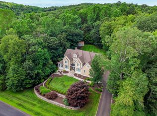 8 Buck Trl, Sandy Hook, CT 06482