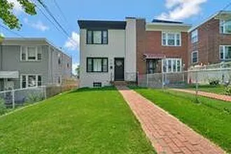 3 bed, 3.5 bath, 2700 sqft, $3,780 — Photo 3