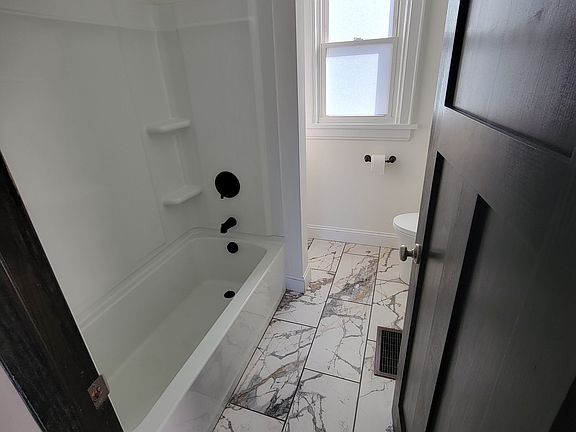 3rd image of 1107 Elwood St