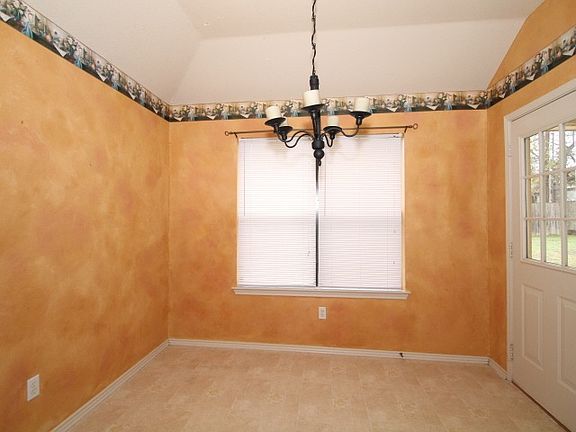 4th image of 2703 Westwood Dr