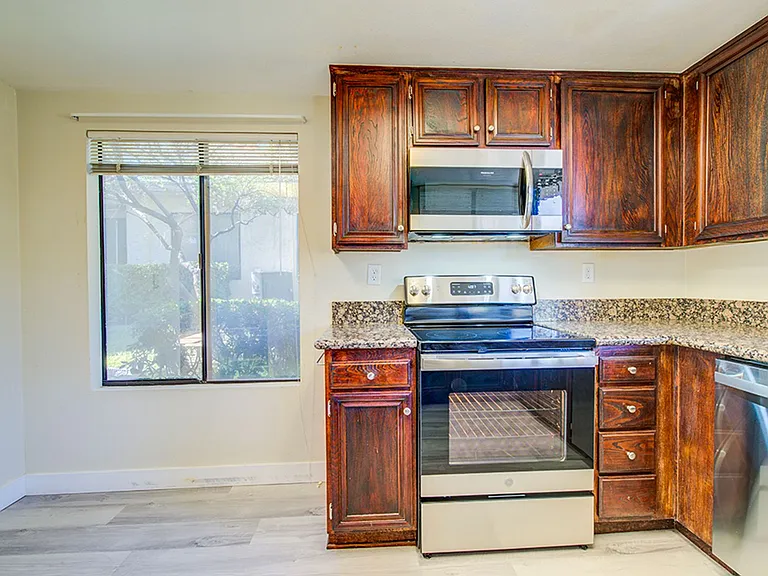 2574 Pera Cir — Photo 28