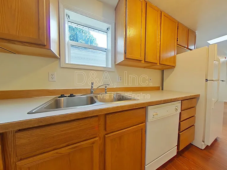 432 NW 15th St — Photo 4