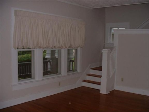5th image of 150 Lonsdale Ave