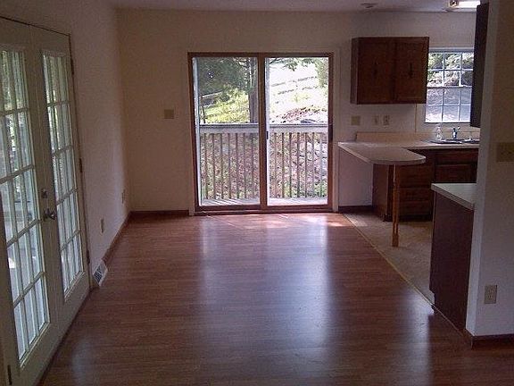 4th image of 3952 Bluebird Ln