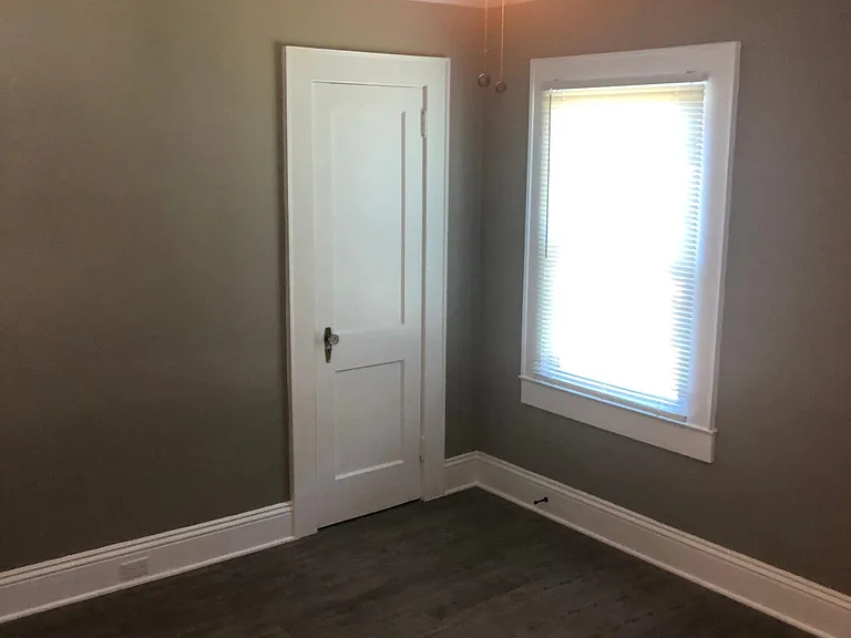 Mid-Bedroom
