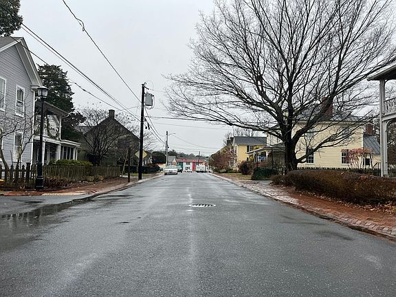 4th image of 104 Cherry St