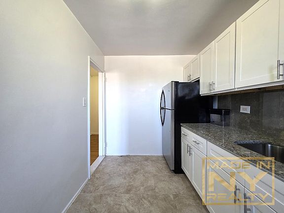 2nd image of 18914 Crocheron Ave APT 605