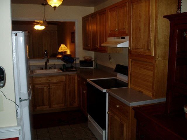 2nd image of 20 E Pembroke Rd Unit 13