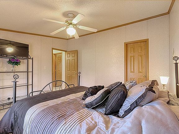 3rd image of 166 Island Dr