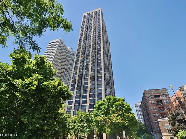 2650 N Lakeview Ave APT 1608, Chicago, IL 60614