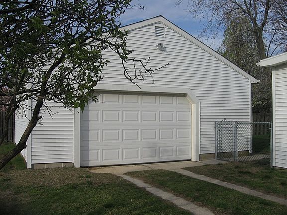2 Car Detached Garage