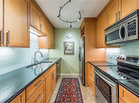 3rd image of 555 Park Shore Dr APT 506