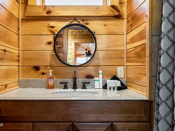 26th image of 1008 Walini Way