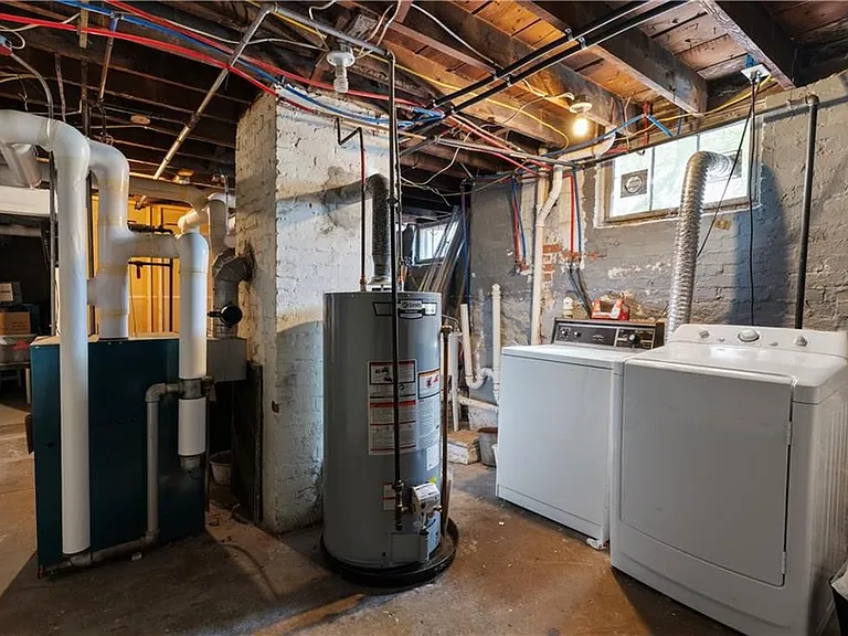 153 Irving Ave — Photo 19