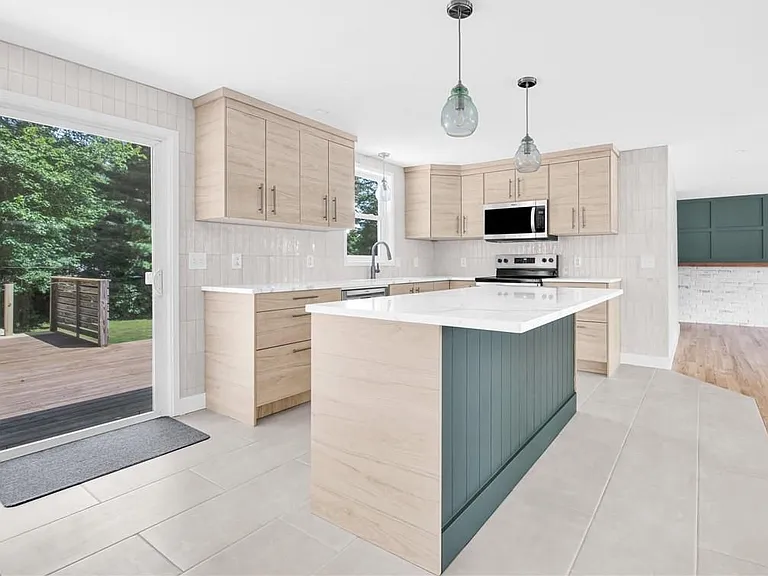 7 Jay Dr — Photo 8