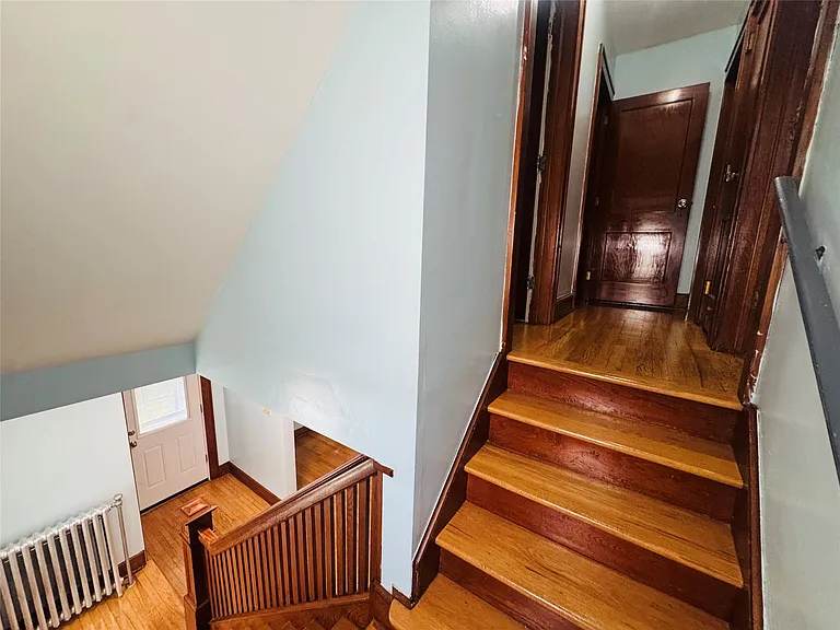 151-153 Iris Dr — Photo 10
