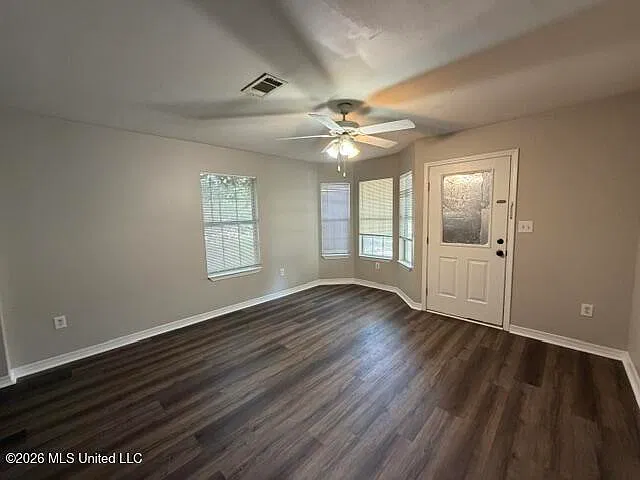 2 bed, 1.5 bath, 1000 sqft, $950 — Photo 2