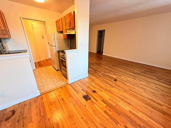 5th image of 14202 84th Dr APT 4f