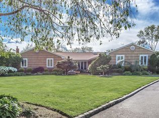 7 Suan Ct, Greenlawn, NY 11740