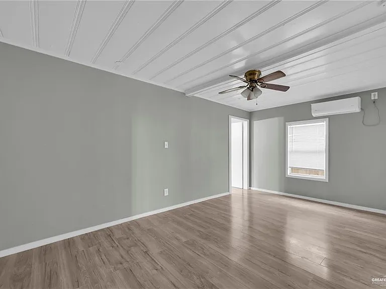 721 W 4th St — Photo 11