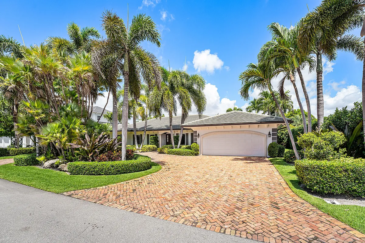 Building Photo - 1851 Thatch Palm Dr