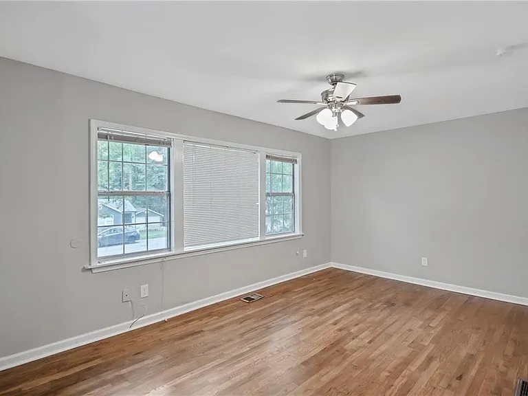 1877 Sumter St NW — Photo 2