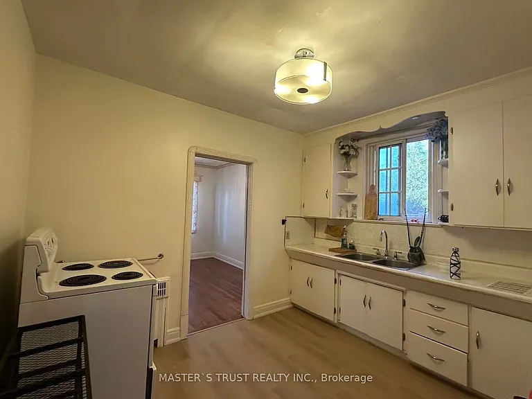 389 Lawrence Ave W — Photo 26