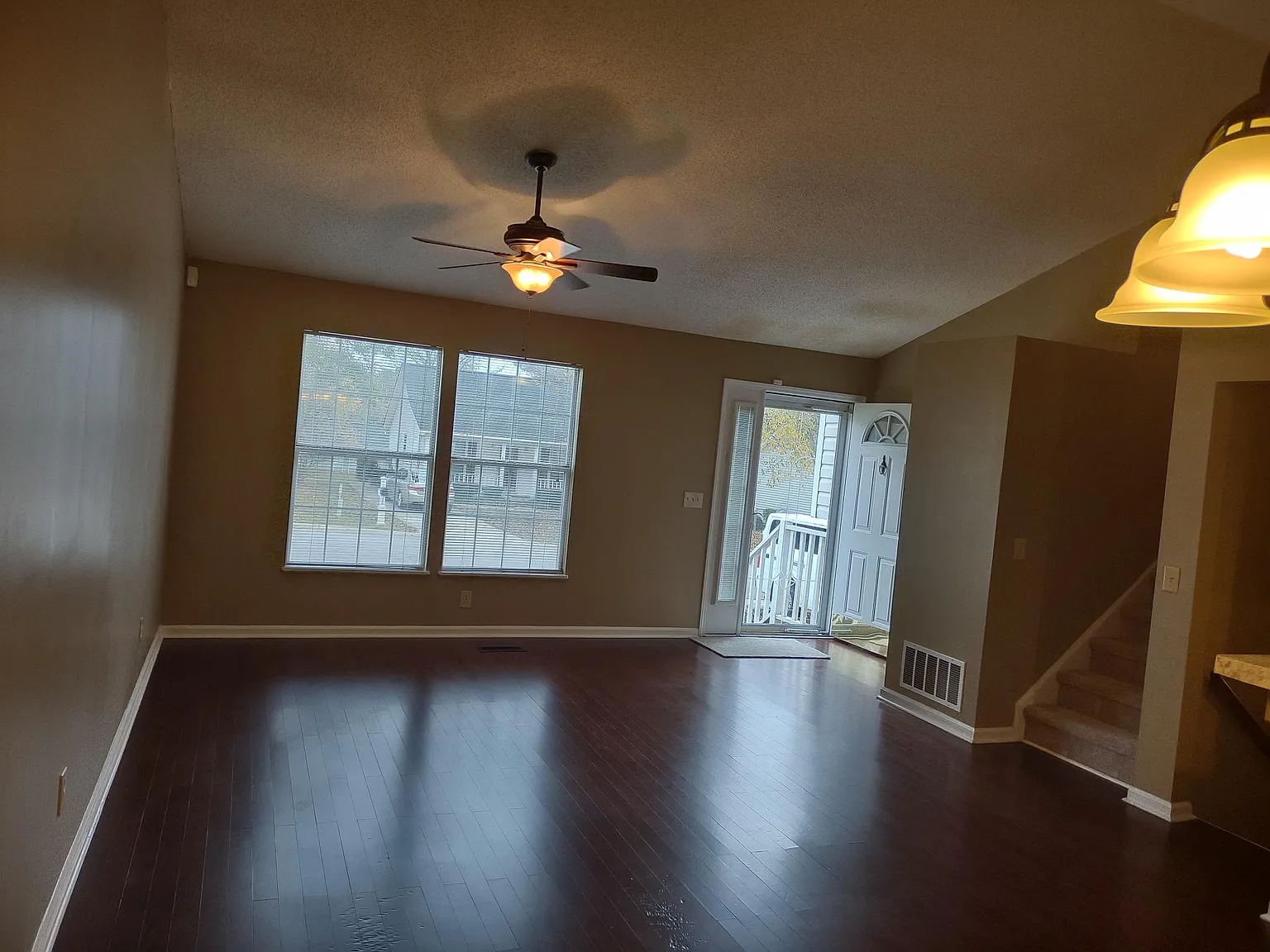 4 bed, 1500 sqft, $1,850 — Photo 2