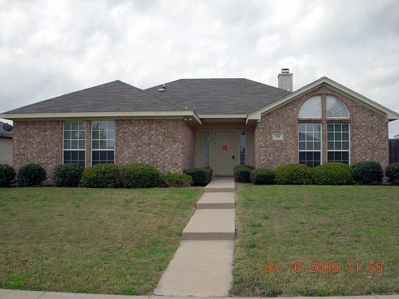 1st image of 725 NW Summercrest Blvd