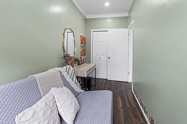 Sold by Redfin Real Estate | media 17