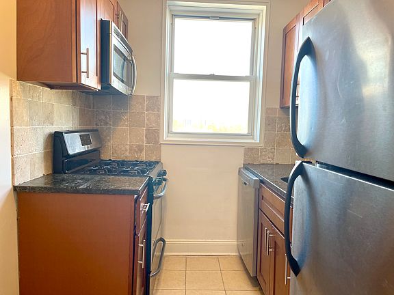 5th image of 2510 Ocean Pkwy APT 7J