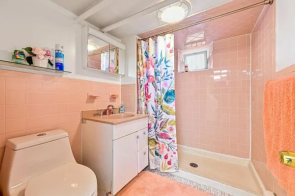 Sold by Remax Real Estate Professionals | media 26