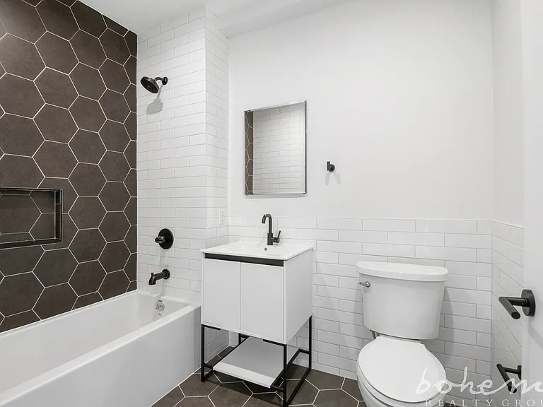 990 Woodycrest Ave #2D — Photo 4