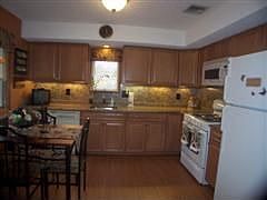 EI-Kitchen w/ granit