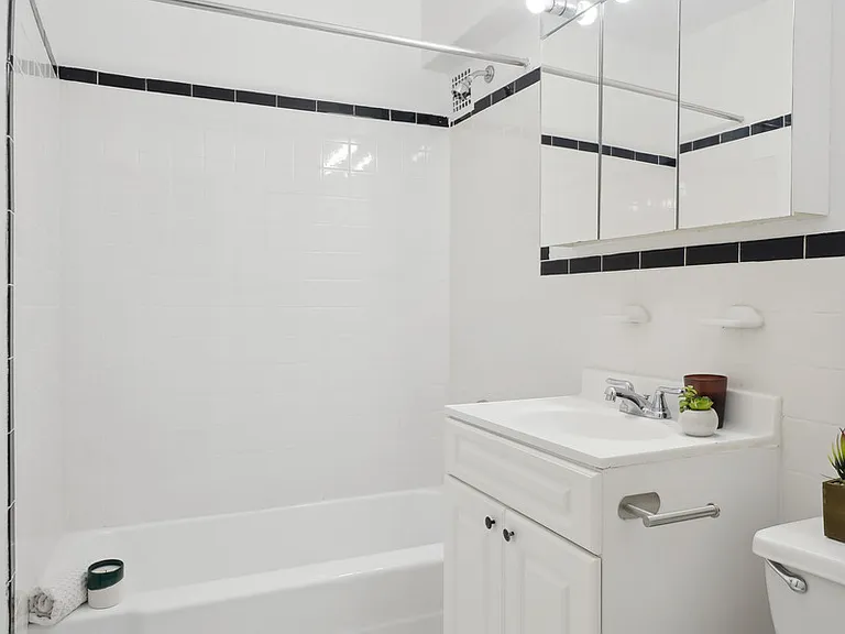 401 W 56th St #6A — Photo 6