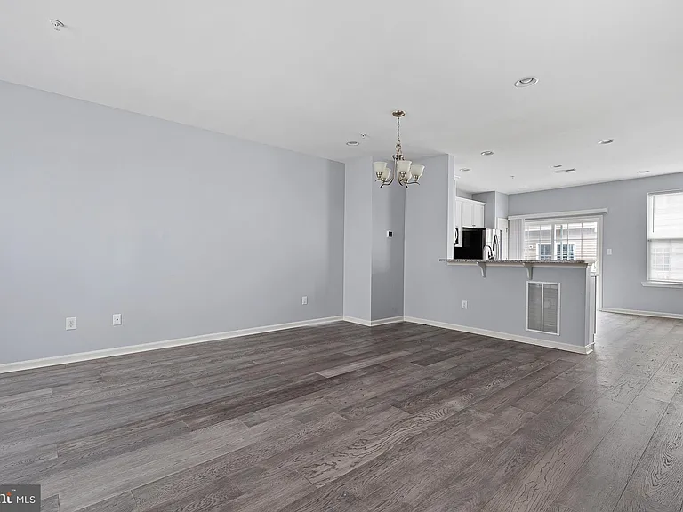 624 McComb Pl — Photo 4