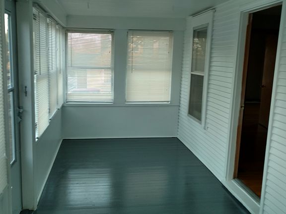 3rd image of 921 E Stone St
