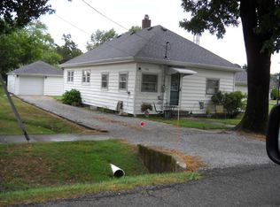 408 S Elm St, Sesser, IL 62884