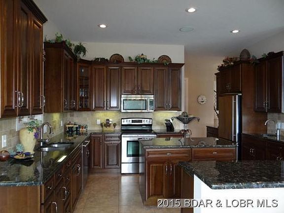 3rd image of 857 Grand View Dr