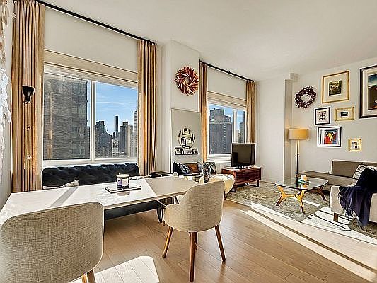 1st image of 320 W 39th St #1629